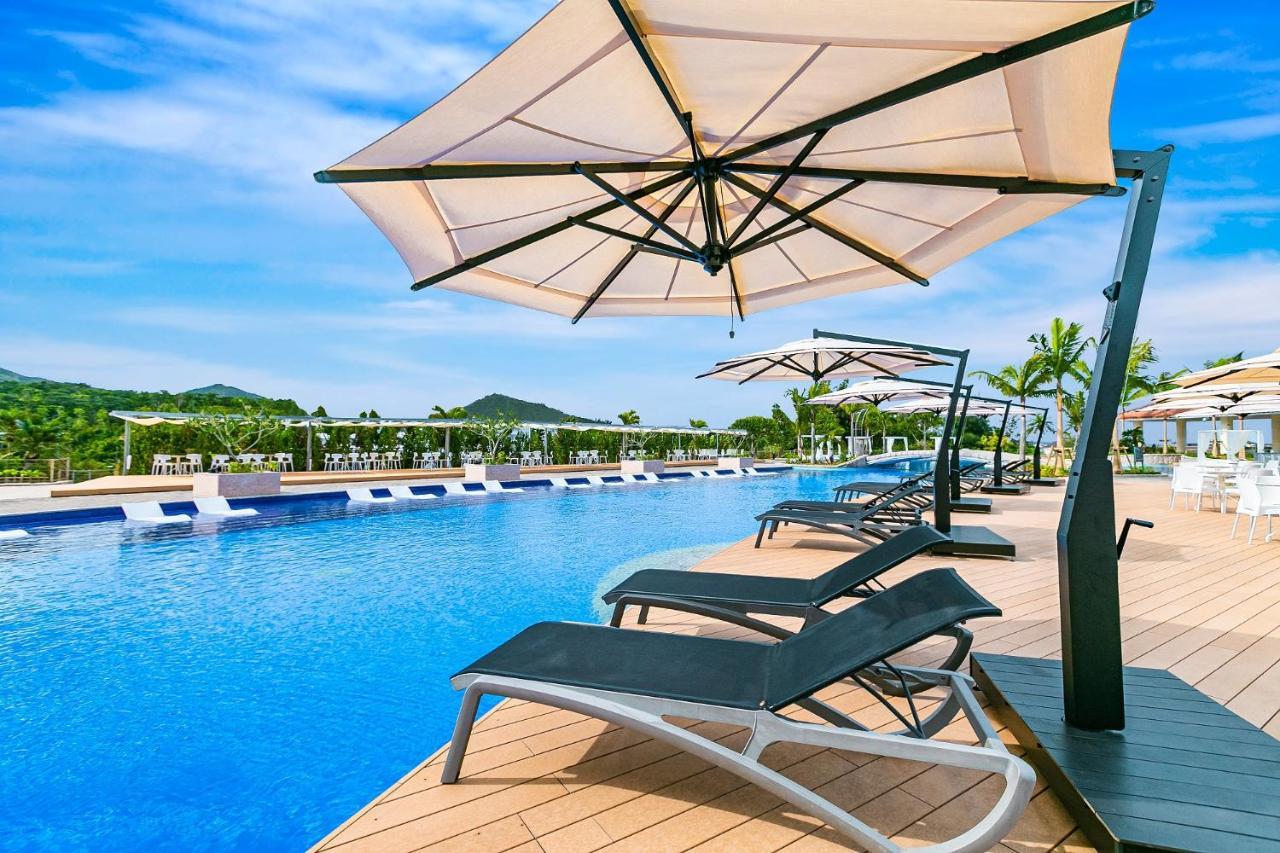 منتجع وسبا أوكيناوا ماريوت ناغُ المظهر الخارجي الصورة The pool at the resort
