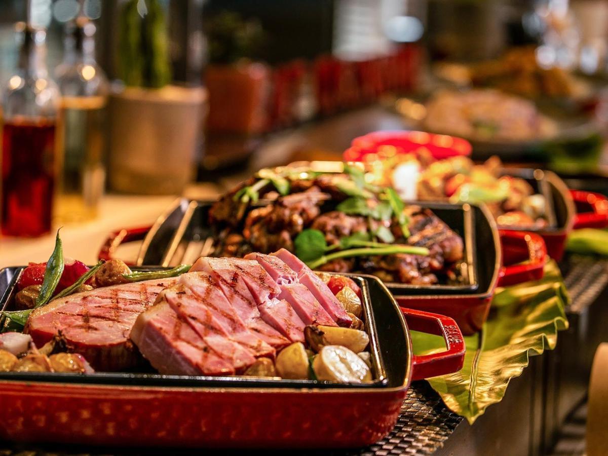منتجع وسبا أوكيناوا ماريوت ناغُ المظهر الخارجي الصورة A buffet at a hotel