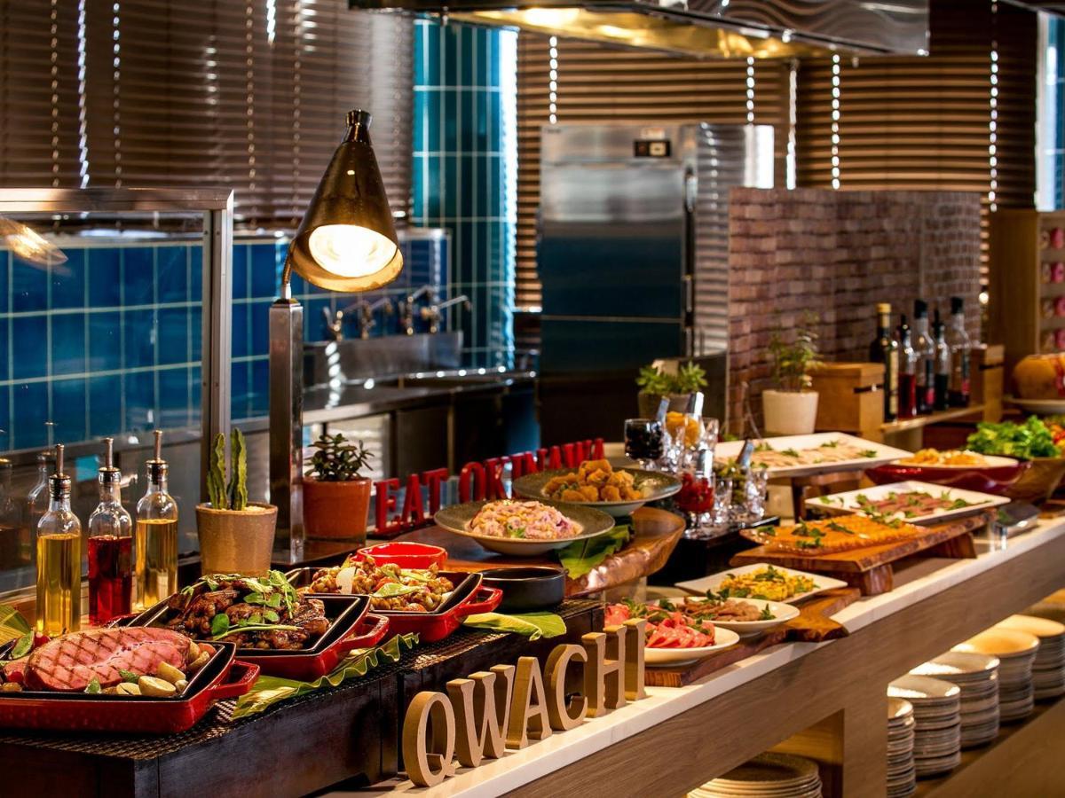 منتجع وسبا أوكيناوا ماريوت ناغُ المظهر الخارجي الصورة A buffet at a restaurant